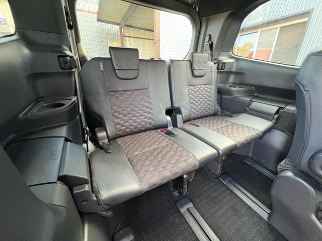 ヴォクシー Ｓ－Ｚ　ダブルエアコン　横滑り防止　ＡＢＳ　クルコン　衝突軽減システム　キーレス　スマキー　パワーウィンドウ　パワーステアリング　ＬＥＤヘッドライト　フルフラット　車線逸脱警報　ナビ　オートライト　４ＷＤ（39枚目）