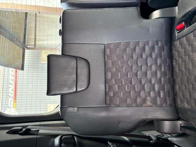 ヴォクシー Ｓ－Ｚ　ダブルエアコン　横滑り防止　ＡＢＳ　クルコン　衝突軽減システム　キーレス　スマキー　パワーウィンドウ　パワーステアリング　ＬＥＤヘッドライト　フルフラット　車線逸脱警報　ナビ　オートライト　４ＷＤ（40枚目）