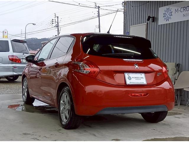 ２０８ プレミアム　２ＷＤ★純正ディスプレイラジオ★ＥＴＣ★ステアリングリモコン★パドルシフト★スポーツシフト★ＥＣＯモード★ヘッドライトレベライザー★純正ＡＷ★Ａ／Ｃ（10枚目）