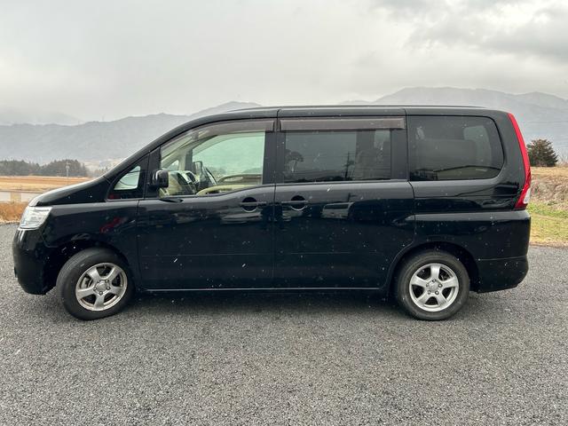 セレナ ２０Ｓ　★車検令和８年８月まで即納車可能です！★ＥＴＣ装備★車内の小物収納装備が充実♪後部座席折りたたみ可能で大きい荷物もたくさん積めます★家族でのお出かけに最適の１台♪（6枚目）