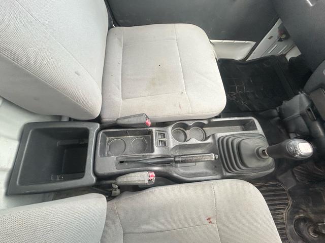 サンバートラック ＴＣ　正規ＡＡ仕入れ★第三者機関査定済み★修復歴なし★車検２年★法定整備★エアコン★パワステ★４ＷＤ★マニュアル★飛び石新品フロントガラス★（27枚目）