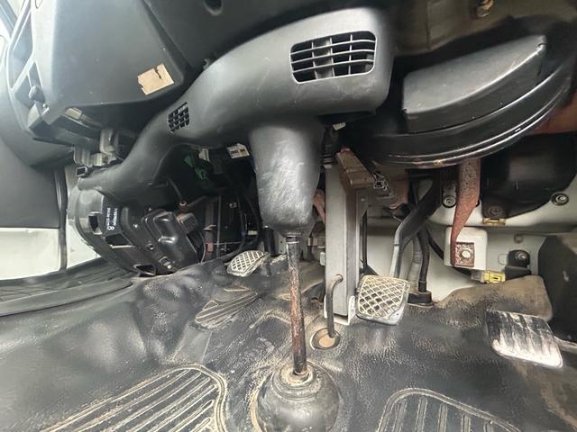 サンバートラック ＴＣ　正規ＡＡ仕入れ★第三者機関査定済み★修復歴なし★車検２年★法定整備★エアコン★パワステ★４ＷＤ★マニュアル★飛び石新品フロントガラス★（30枚目）