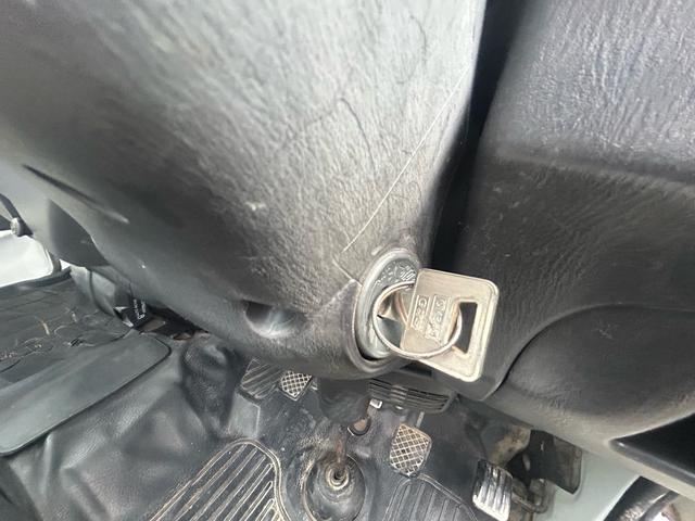 サンバートラック ＴＣ　正規ＡＡ仕入れ★第三者機関査定済み★修復歴なし★車検２年★法定整備★エアコン★パワステ★４ＷＤ★マニュアル★飛び石新品フロントガラス★（31枚目）