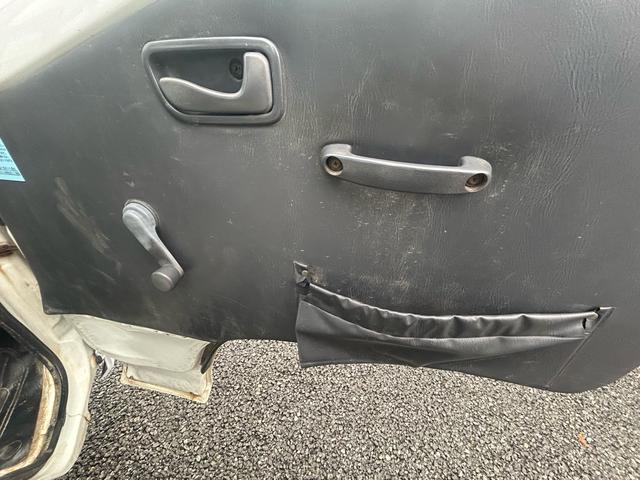 サンバートラック ＴＣ　正規ＡＡ仕入れ★第三者機関査定済み★修復歴なし★車検２年★法定整備★エアコン★パワステ★４ＷＤ★マニュアル★飛び石新品フロントガラス★（32枚目）