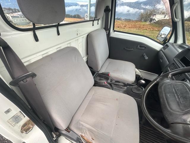 サンバートラック ＴＣ　正規ＡＡ仕入れ★第三者機関査定済み★修復歴なし★車検２年★法定整備★エアコン★パワステ★４ＷＤ★マニュアル★飛び石新品フロントガラス★（33枚目）