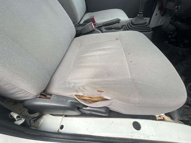 サンバートラック ＴＣ　正規ＡＡ仕入れ★第三者機関査定済み★修復歴なし★車検２年★法定整備★エアコン★パワステ★４ＷＤ★マニュアル★飛び石新品フロントガラス★（34枚目）