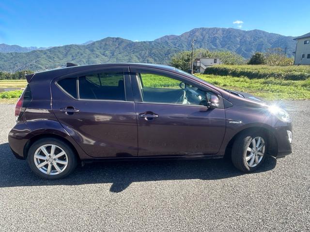 アクア S ★中期アクア★燃費の良さを体験してください★実走行済み★人気急上昇中★記録簿お付けいたします★車検R8/9月★(10枚目)