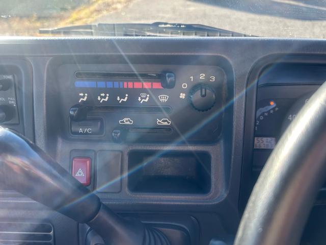 サンバートラック ＴＣ　正規ＡＡ仕入れ★第三者機関査定済み★実走行★車検Ｒ８年７月★即納車★エアコン★パワステ★４Ｗｄ★希少オートマ★軽トラ・軽箱専門店★在庫台数２００台以上★サブスク・レンタルもＤ－ＡＵＴＯ★（27枚目）