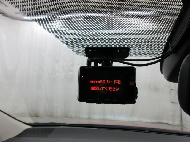 ドライブレコーダー付です。万が一の事故の時の記録だけでなく、ドライブ中の突然の絶景シーンなどの記録にも使えます。