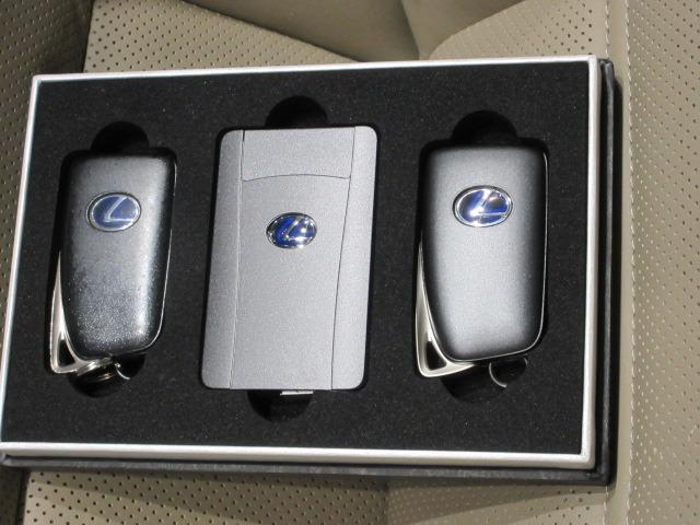 ＩＳ ＩＳ３００ｈ　バージョンＬ　４ＷＤ　ＬＥＤヘッドライト　サンルーフ　純正ＳＤナビ　フルセグＴＶ　ＣＤ／ＤＶＤ再生　Ｂｌｕｅｔｏｏｔｈ／ＵＳＢ接続　本革シート　ＥＴＣ２．０　ドライブレコーダー　シートヒーター（51枚目）