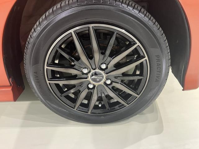 社外１４インチアルミホイールです。アルミホイールの方が全体的に引き締まって見え、かっこいいです。