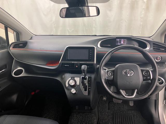 ドライバーの目線です。インパネ周り、スイッチ類などスッキリまとまって使いやすいです。