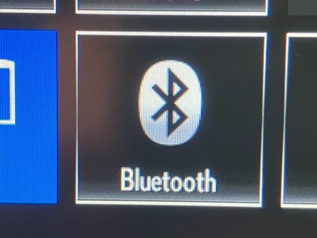 Ｂｌｕｅｔｏｏｔｈオーディオ対応可。お持ちのスマホやｉＰｏｄなどとＢｌｕｅｔｏｏｔｈ接続して外部機器内の音楽などを車内で楽しめます。