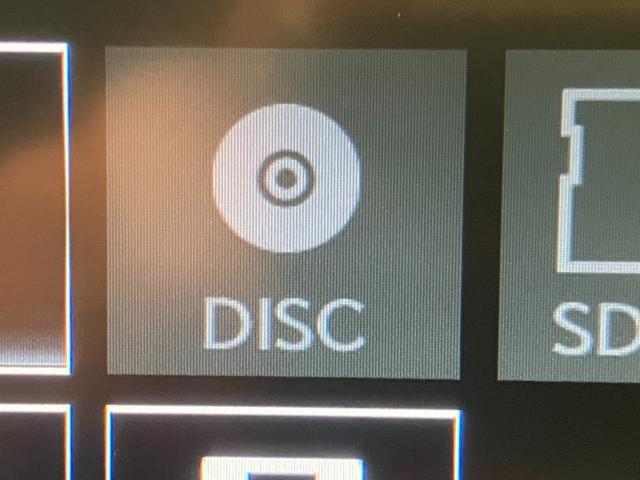 ＣＤはもちろん　ＤＶＤ再生可能です。お好きな音楽を聴きながらドライブをお楽しみください。