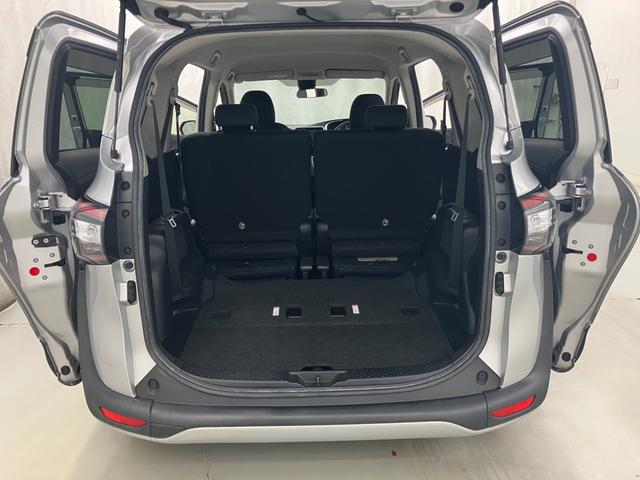 ３列目シートは床下に収納できます。簡単にセッティング出来ますので荷物の大きさによってお気軽にお使いください。