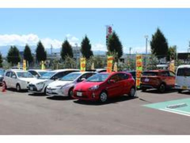 当店はＮＴＰグループ全社の下取車・買取車の中からトヨタ・レクサスブランドなど認定中古車から外れたものの良品中古車を厳選して常に３０台程の展示車をご用意しております。
