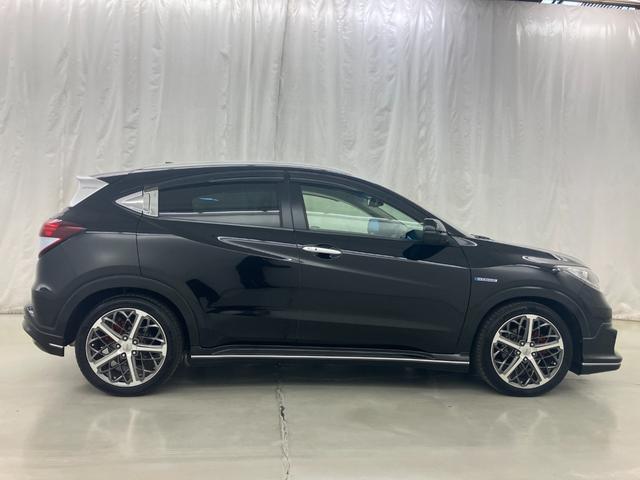 ヴェゼル ハイブリッドＺ　ＬＥＤヘッドライト　純正ＳＤナビ　フルセグＴＶ　ＣＤ／ＤＶＤ再生　Ｂｌｕｅｔｏｏｔｈ／ＵＳＢ接続　バックモニター　ＥＴＣ　無限フルエアロ１８インチアルミ　スマートキー（5枚目）