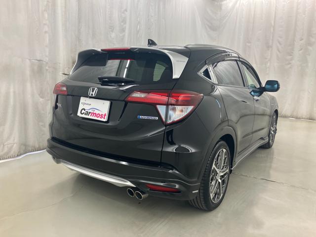 ヴェゼル ハイブリッドＺ　ＬＥＤヘッドライト　純正ＳＤナビ　フルセグＴＶ　ＣＤ／ＤＶＤ再生　Ｂｌｕｅｔｏｏｔｈ／ＵＳＢ接続　バックモニター　ＥＴＣ　無限フルエアロ１８インチアルミ　スマートキー（6枚目）