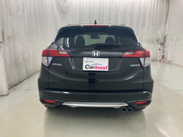 ヴェゼル ハイブリッドＺ　ＬＥＤヘッドライト　純正ＳＤナビ　フルセグＴＶ　ＣＤ／ＤＶＤ再生　Ｂｌｕｅｔｏｏｔｈ／ＵＳＢ接続　バックモニター　ＥＴＣ　無限フルエアロ１８インチアルミ　スマートキー（7枚目）