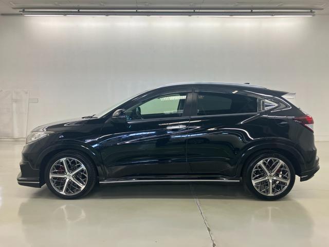 ヴェゼル ハイブリッドＺ　ＬＥＤヘッドライト　純正ＳＤナビ　フルセグＴＶ　ＣＤ／ＤＶＤ再生　Ｂｌｕｅｔｏｏｔｈ／ＵＳＢ接続　バックモニター　ＥＴＣ　無限フルエアロ１８インチアルミ　スマートキー（9枚目）