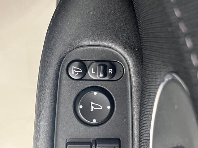 ヴェゼル ハイブリッドＺ　ＬＥＤヘッドライト　純正ＳＤナビ　フルセグＴＶ　ＣＤ／ＤＶＤ再生　Ｂｌｕｅｔｏｏｔｈ／ＵＳＢ接続　バックモニター　ＥＴＣ　無限フルエアロ１８インチアルミ　スマートキー（29枚目）