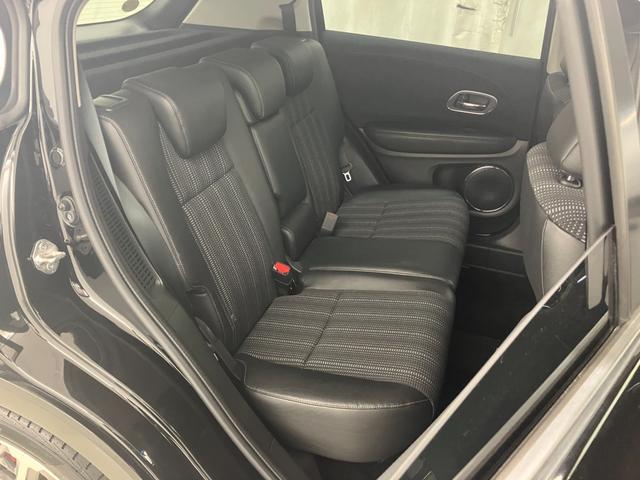 ヴェゼル ハイブリッドＺ　ＬＥＤヘッドライト　純正ＳＤナビ　フルセグＴＶ　ＣＤ／ＤＶＤ再生　Ｂｌｕｅｔｏｏｔｈ／ＵＳＢ接続　バックモニター　ＥＴＣ　無限フルエアロ１８インチアルミ　スマートキー（31枚目）