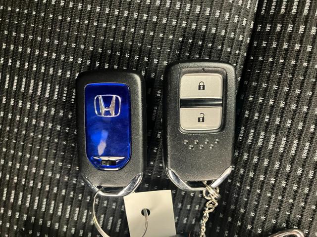 ヴェゼル ハイブリッドＺ　ＬＥＤヘッドライト　純正ＳＤナビ　フルセグＴＶ　ＣＤ／ＤＶＤ再生　Ｂｌｕｅｔｏｏｔｈ／ＵＳＢ接続　バックモニター　ＥＴＣ　無限フルエアロ１８インチアルミ　スマートキー（40枚目）