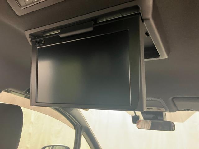 後席ＴＶモニター付。ロングドライブ、渋滞など後部座席の方も退屈せずドライブを楽しめます。