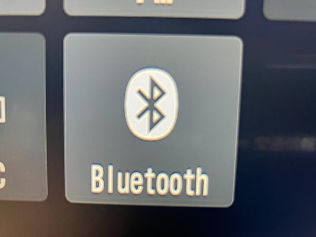 Ｂｌｕｅｔｏｏｔｈオーディオ対応可。お持ちのスマホやｉＰｏｄなどとＢｌｕｅｔｏｏｔｈ接続して外部機器内の音楽などを車内で楽しめます。