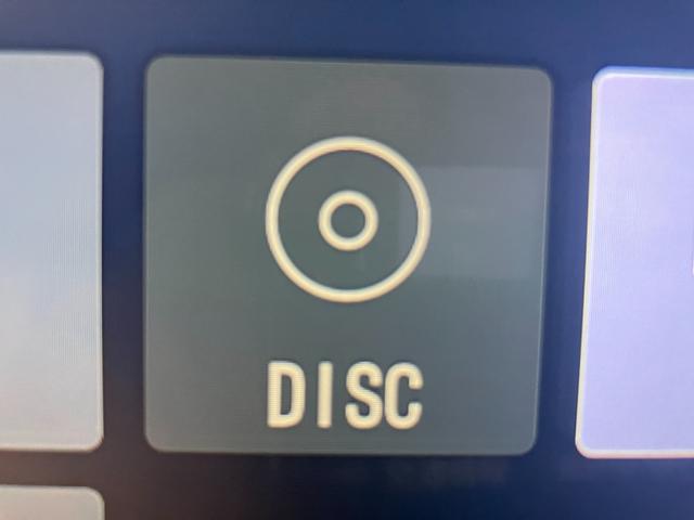 ＣＤはもちろん　ＤＶＤ再生可能です。お好きな音楽を聴きながらドライブをお楽しみください。