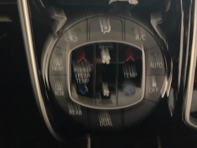 オートエアコン付きです。設定した温度に常に保ってくれます。快適なドライブをお楽しみください。