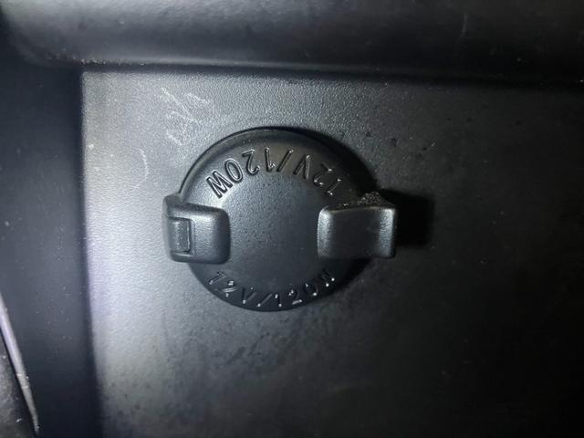 １２Ｖ　１２０Ｗ電源付。携帯の充電や簡易空気清浄機など手軽に電源を得られます。