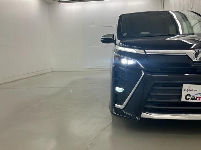 ヘッドライトはＬＥＤです。主流になりつつあります。省電力で長持ちするといわれていますが、何より運転者にとって路面を広く明るく照らしてくれるのでなくてはならない装備ですよね。