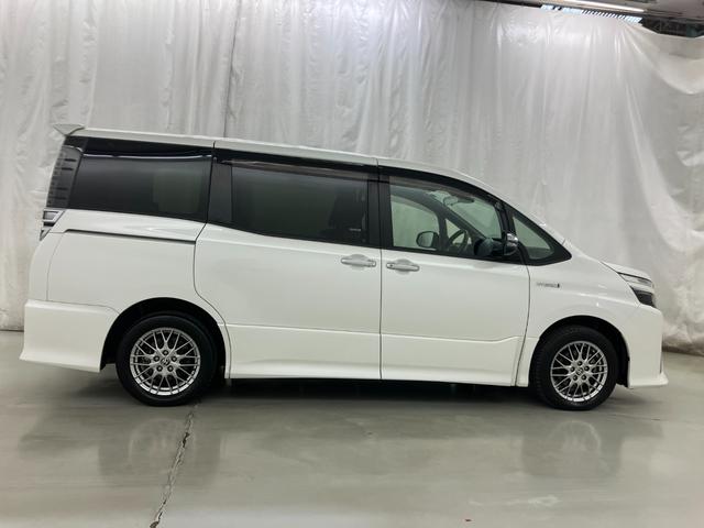 ヴォクシー ハイブリッドＺＳ　煌ＩＩ　ＬＥＤヘッドライト　純正ＳＤナビ　フルセグＴＶ　ＣＤ／ＤＶＤ再生　ＷｉＦｉ接続　　　Ｂｌｕｅｔｏｏｔｈ接続　両側電動スライドドア　バックモニター　ＥＴＣ　ドライブレコーダー　純正１５インチアルミ（5枚目）