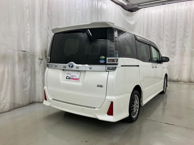 ヴォクシー ハイブリッドＺＳ　煌ＩＩ　ＬＥＤヘッドライト　純正ＳＤナビ　フルセグＴＶ　ＣＤ／ＤＶＤ再生　ＷｉＦｉ接続　　　Ｂｌｕｅｔｏｏｔｈ接続　両側電動スライドドア　バックモニター　ＥＴＣ　ドライブレコーダー　純正１５インチアルミ（6枚目）