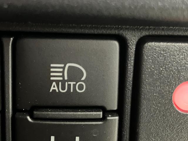 ヴォクシー ハイブリッドＺＳ　煌ＩＩ　ＬＥＤヘッドライト　純正ＳＤナビ　フルセグＴＶ　ＣＤ／ＤＶＤ再生　ＷｉＦｉ接続　　　Ｂｌｕｅｔｏｏｔｈ接続　両側電動スライドドア　バックモニター　ＥＴＣ　ドライブレコーダー　純正１５インチアルミ（32枚目）