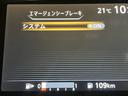 カメラとレーダーで自車前方の車両を検知しブザーとディスプレイで注意喚起しブレーキをアシスト、またはブレーキがかかり衝突回避か緩和をします。