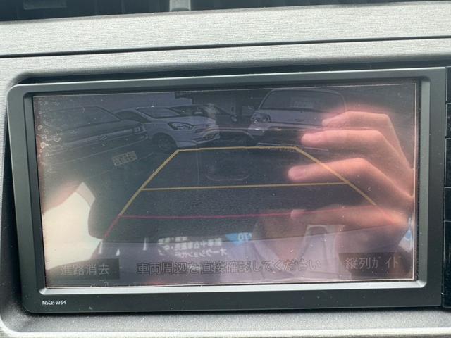 プリウス Ｓ　純正ナビ　バックカメラ　Ｂｌｕｅｔｏｏｔｈ接続　ＥＴＣ　ＨＩＤヘッドライト　フォグライト　スマートキー　禁煙車　オートライト　オートエアコン　ワンセグ（4枚目）