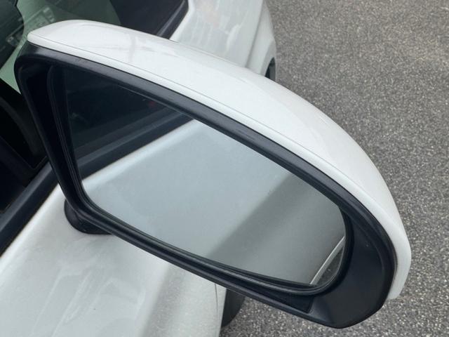 プリウス Ｓ　純正ナビ　バックカメラ　Ｂｌｕｅｔｏｏｔｈ接続　ＥＴＣ　ＨＩＤヘッドライト　フォグライト　スマートキー　禁煙車　オートライト　オートエアコン　ワンセグ（12枚目）