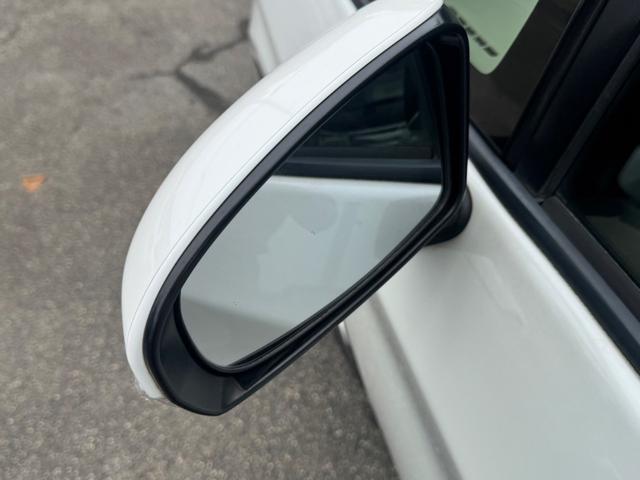 プリウス Ｓ　純正ナビ　バックカメラ　Ｂｌｕｅｔｏｏｔｈ接続　ＥＴＣ　ＨＩＤヘッドライト　フォグライト　スマートキー　禁煙車　オートライト　オートエアコン　ワンセグ（14枚目）