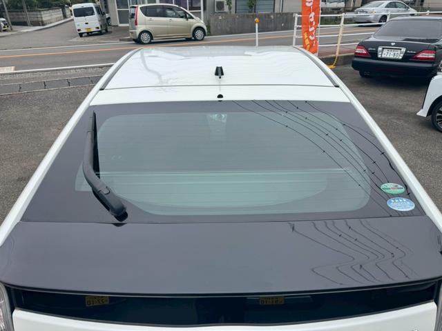 プリウス Ｓ　純正ナビ　バックカメラ　Ｂｌｕｅｔｏｏｔｈ接続　ＥＴＣ　ＨＩＤヘッドライト　フォグライト　スマートキー　禁煙車　オートライト　オートエアコン　ワンセグ（17枚目）