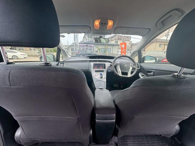 プリウス Ｓ　純正ナビ　バックカメラ　Ｂｌｕｅｔｏｏｔｈ接続　ＥＴＣ　ＨＩＤヘッドライト　フォグライト　スマートキー　禁煙車　オートライト　オートエアコン　ワンセグ（25枚目）
