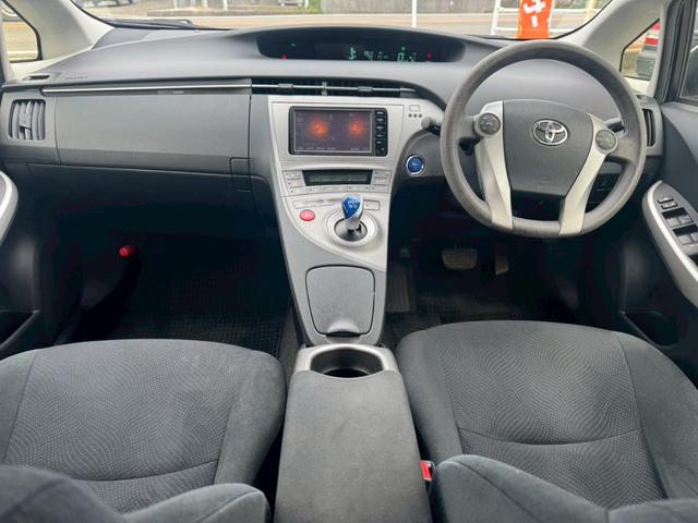 プリウス Ｓ　純正ナビ　バックカメラ　Ｂｌｕｅｔｏｏｔｈ接続　ＥＴＣ　ＨＩＤヘッドライト　フォグライト　スマートキー　禁煙車　オートライト　オートエアコン　ワンセグ（26枚目）