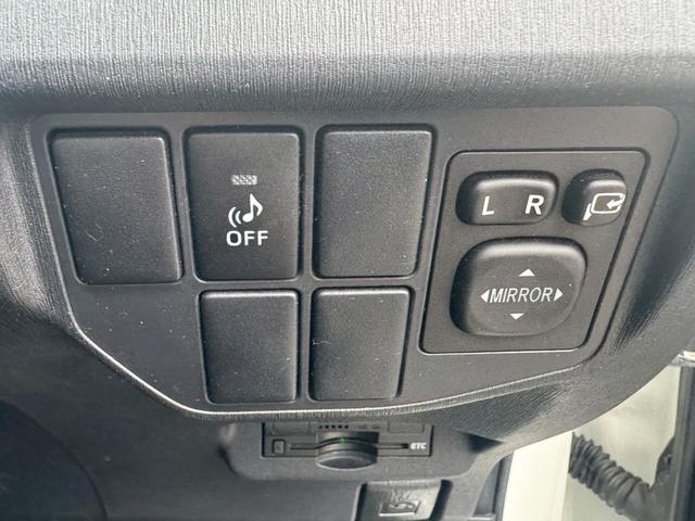 プリウス Ｓ　純正ナビ　バックカメラ　Ｂｌｕｅｔｏｏｔｈ接続　ＥＴＣ　ＨＩＤヘッドライト　フォグライト　スマートキー　禁煙車　オートライト　オートエアコン　ワンセグ（33枚目）