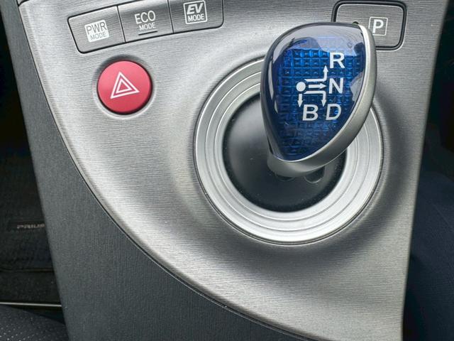 プリウス Ｓ　純正ナビ　バックカメラ　Ｂｌｕｅｔｏｏｔｈ接続　ＥＴＣ　ＨＩＤヘッドライト　フォグライト　スマートキー　禁煙車　オートライト　オートエアコン　ワンセグ（44枚目）