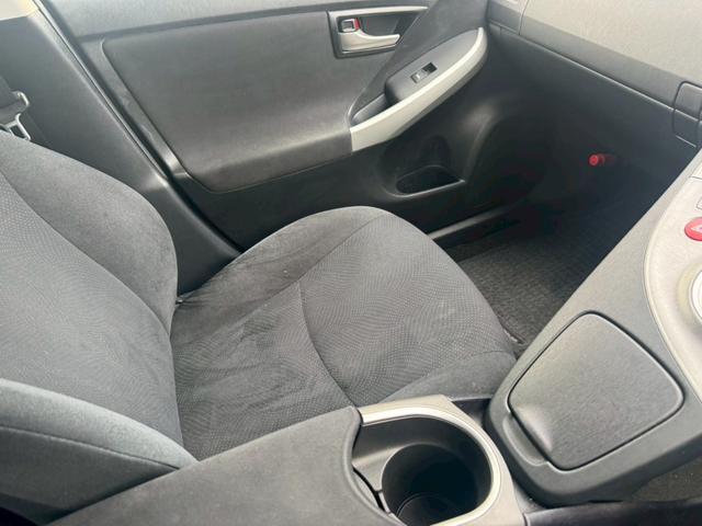 プリウス Ｓ　純正ナビ　バックカメラ　Ｂｌｕｅｔｏｏｔｈ接続　ＥＴＣ　ＨＩＤヘッドライト　フォグライト　スマートキー　禁煙車　オートライト　オートエアコン　ワンセグ（45枚目）
