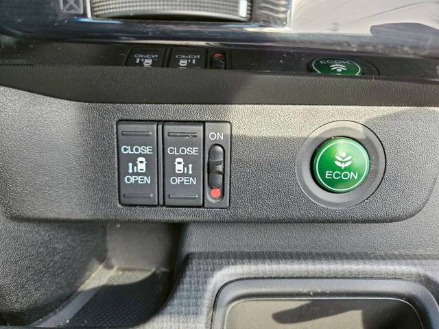 ステップワゴンスパーダ スパーダアドバンスパッケージα ホンダセンシング 両側電動スライドドア クルコン フリップダウンモニター 純正ナビ バックカメラ Bluetooth接続 フルセグTV ETC LEDヘッドライト 車線逸脱警報 禁煙車 フォグライト(5枚目)