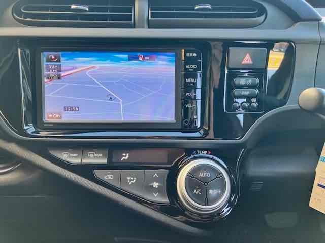 アクア Ｓ　ナビ　スマートキー　電動格納ミラー　ＣＶＴ　ＥＳＣ　エアコン　パワーステアリング　パワーウィンドウ（4枚目）