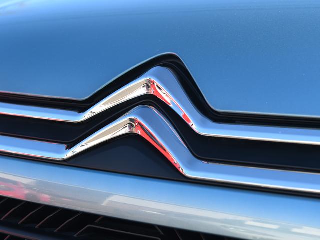 Ｅ－Ｃ４ シャイン　シャイン　ＡＣＣ　　ＨＵＤ　パワーシート　コーナーセンサー　シートヒーター　禁煙車　スマートキー　バックモニター　パノラマサンルーフ　ワンオーナ　ＬＥＤヘッドライト　ブルーアイスランド　冬タイヤ付（9枚目）