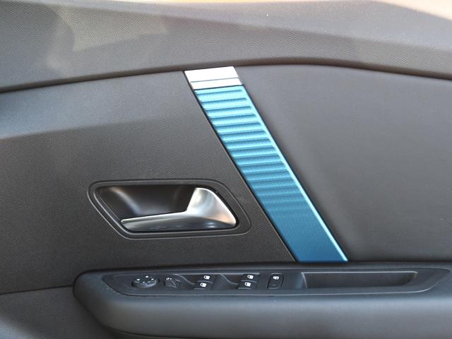 Ｅ－Ｃ４ シャイン　シャイン　ＡＣＣ　　ＨＵＤ　パワーシート　コーナーセンサー　シートヒーター　禁煙車　スマートキー　バックモニター　パノラマサンルーフ　ワンオーナ　ＬＥＤヘッドライト　ブルーアイスランド　冬タイヤ付（19枚目）